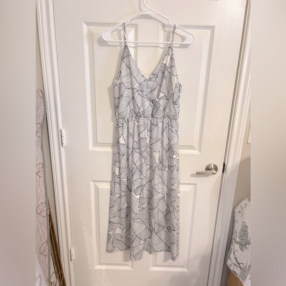 Really cute maxi dress for spring! Size M